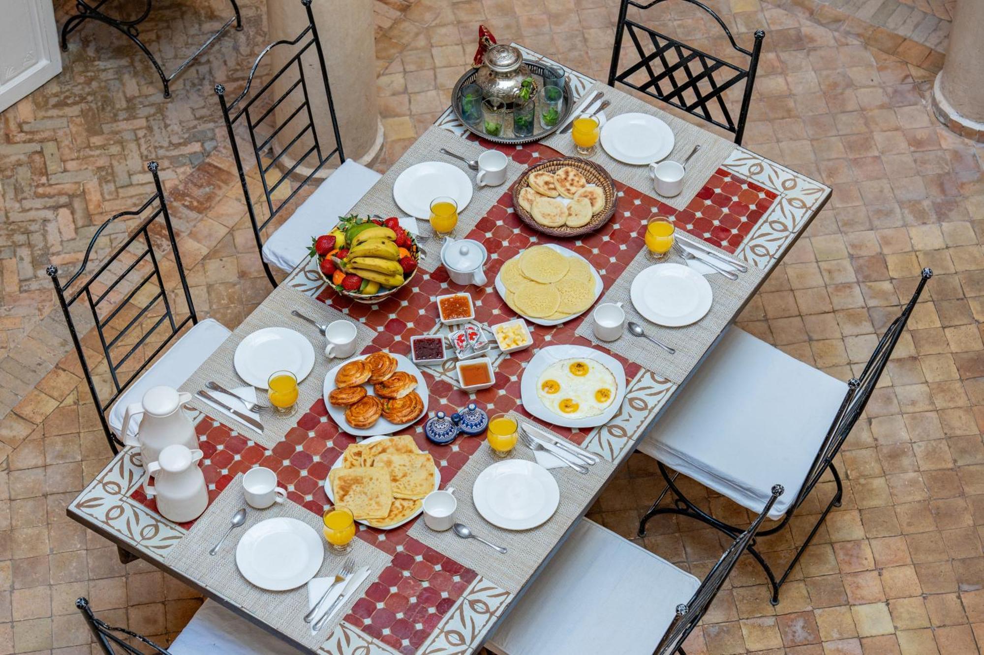 Riad Awinati Location Privatisee ,Piscine Chauffee , Beau Rooftop Марракеш Экстерьер фото