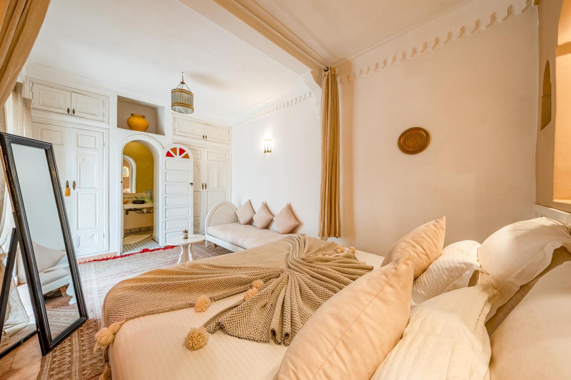 Riad Awinati Location Privatisee ,Piscine Chauffee , Beau Rooftop Марракеш Экстерьер фото
