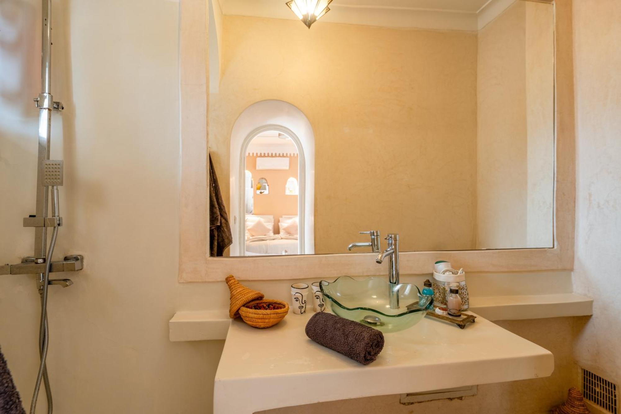 Riad Awinati Location Privatisee ,Piscine Chauffee , Beau Rooftop Марракеш Экстерьер фото