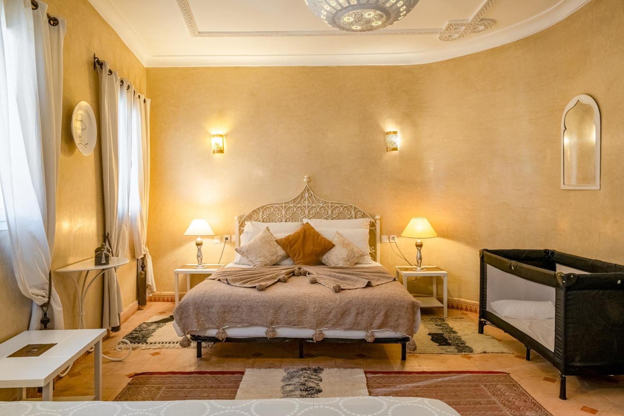 Riad Awinati Location Privatisee ,Piscine Chauffee , Beau Rooftop Марракеш Экстерьер фото