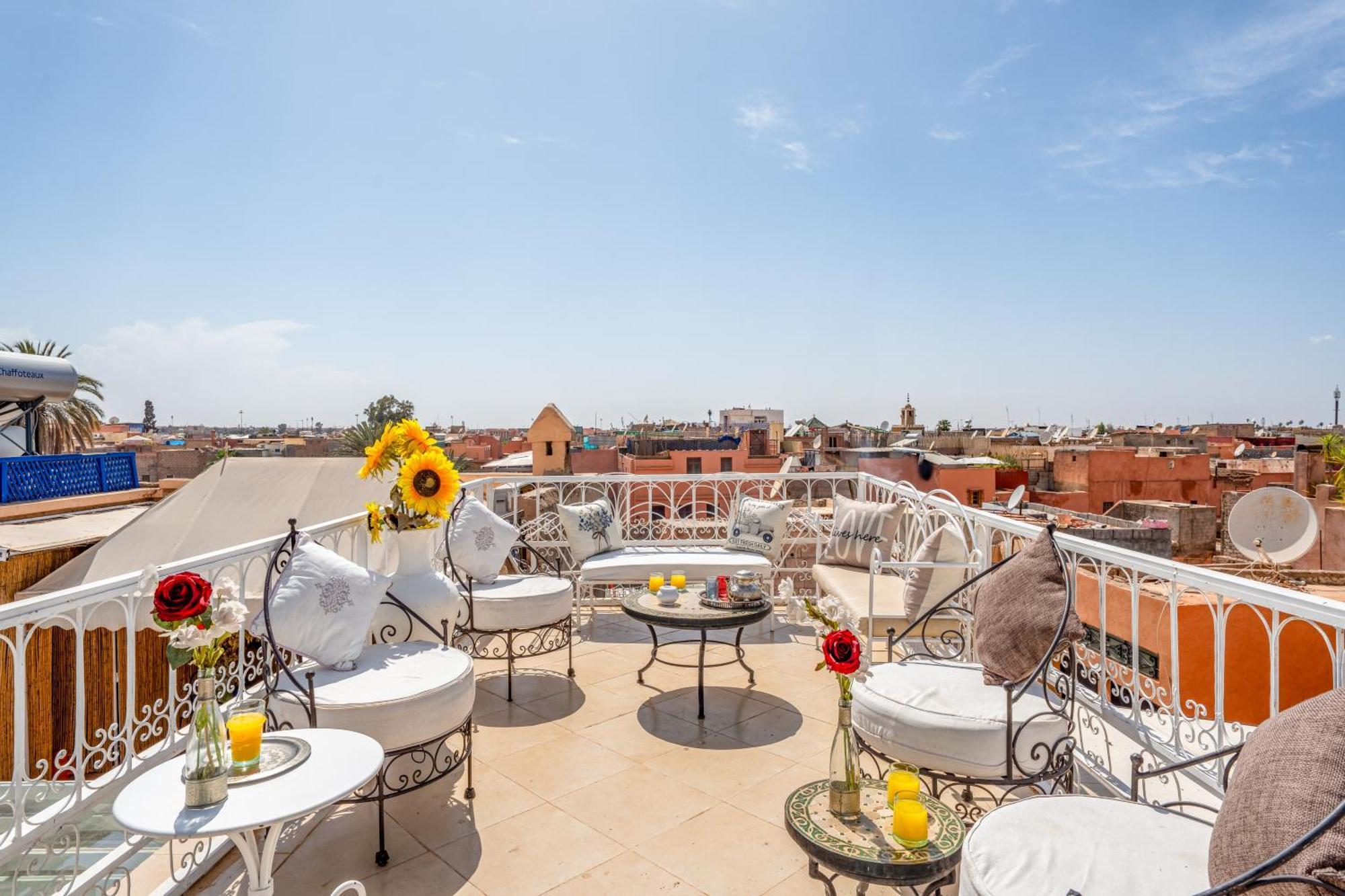 Riad Awinati Location Privatisee ,Piscine Chauffee , Beau Rooftop Марракеш Экстерьер фото
